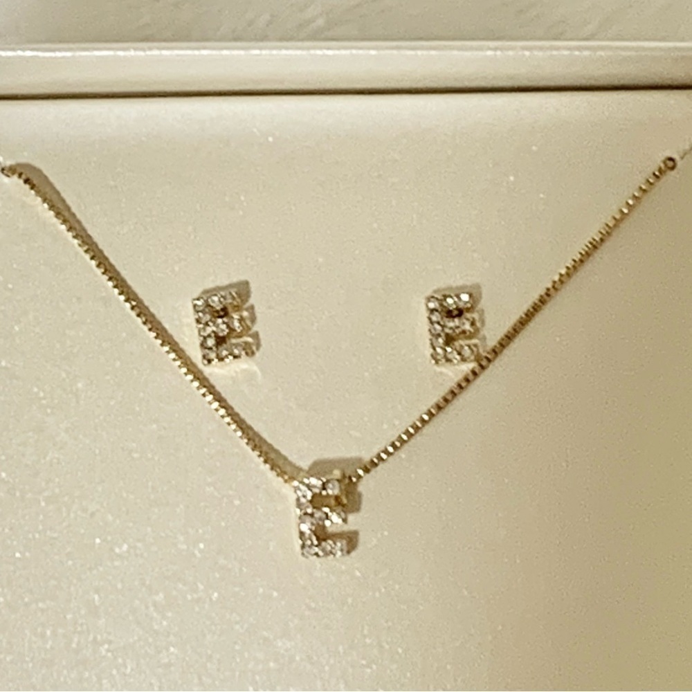 NWT Anne Klein necklace and earrings set monogram E 💍🎈🎊💎💕 - Picture 2 of 9
